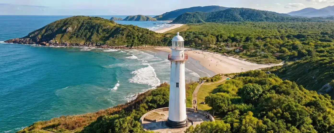 Paisagem paradisíaca da Ilha do Mel no Paraná